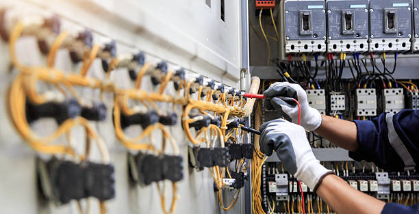 Professional Electrician technician working in Preston, TX